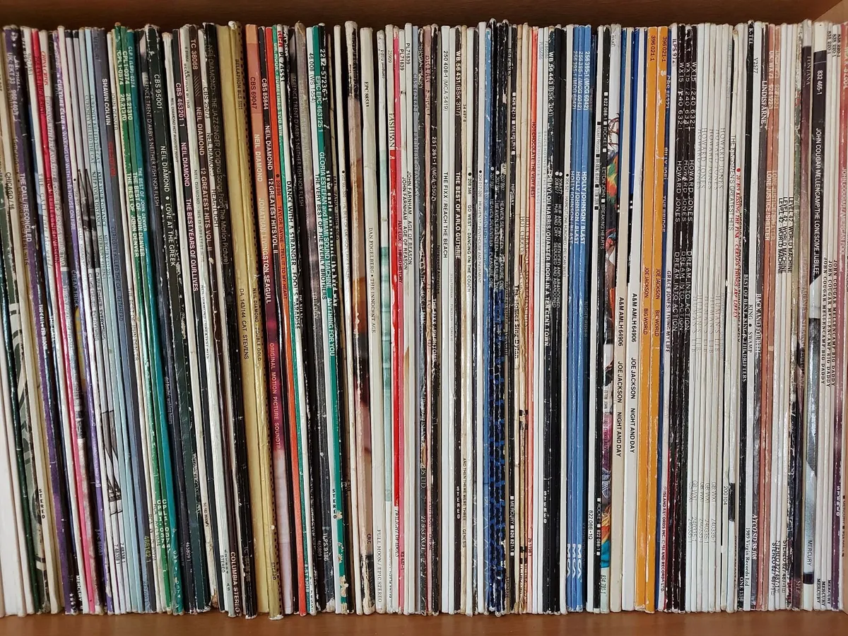 HUGE LOT OF 70s & 80s Vinyl Records - 04.08.2026 - Image 1