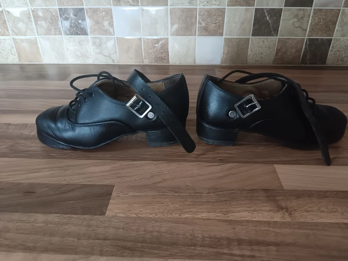Fayes ultra light heavy dancing shoes size 1 - Image 4