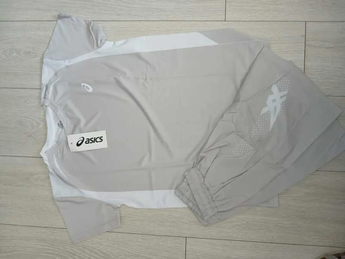 Boys clothes ASICS /  Trailberg/  Berghaus /  Montreal / OC - Image 2