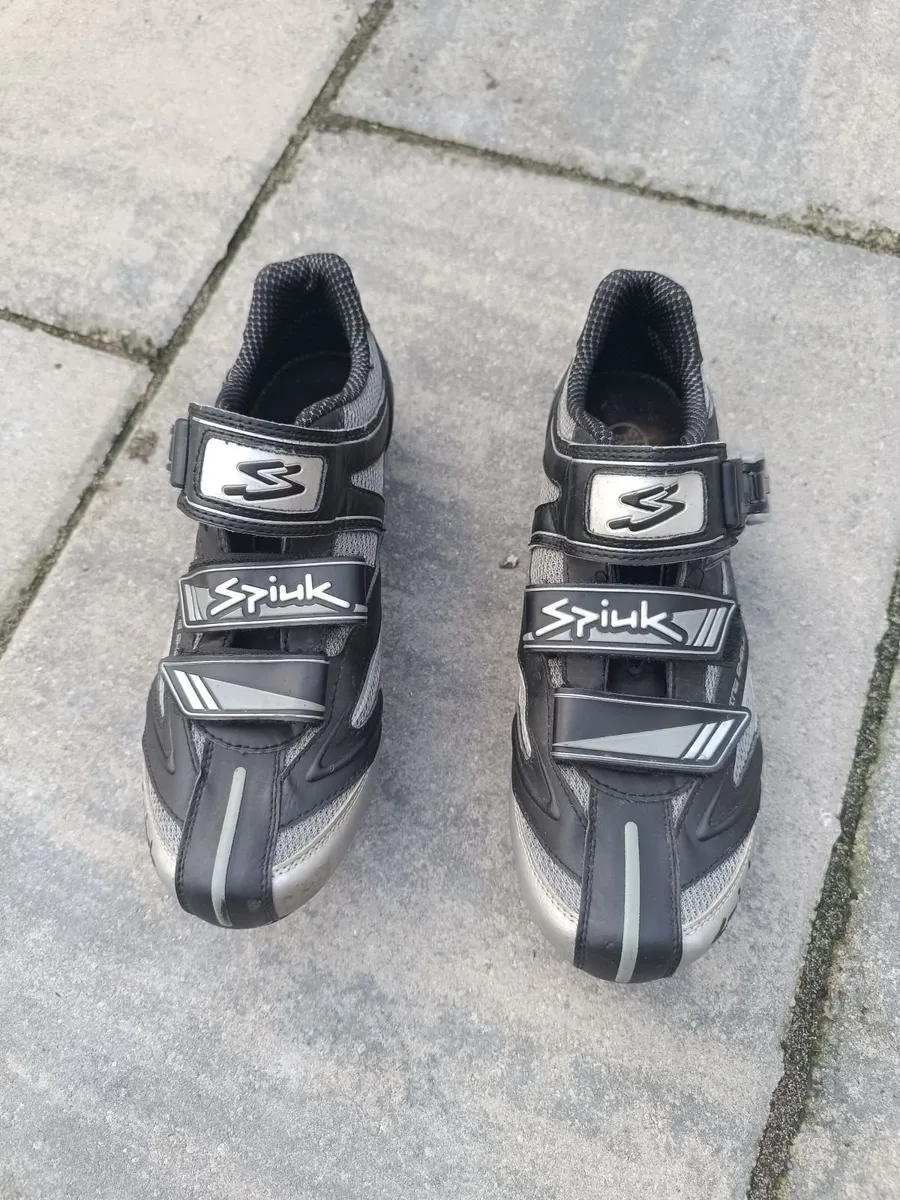 Cycling shoes - Image 1
