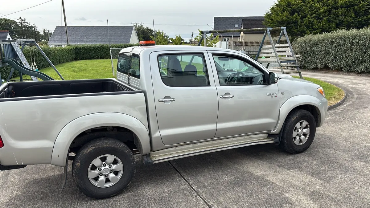 Toyota Hilux 2007 - Image 1
