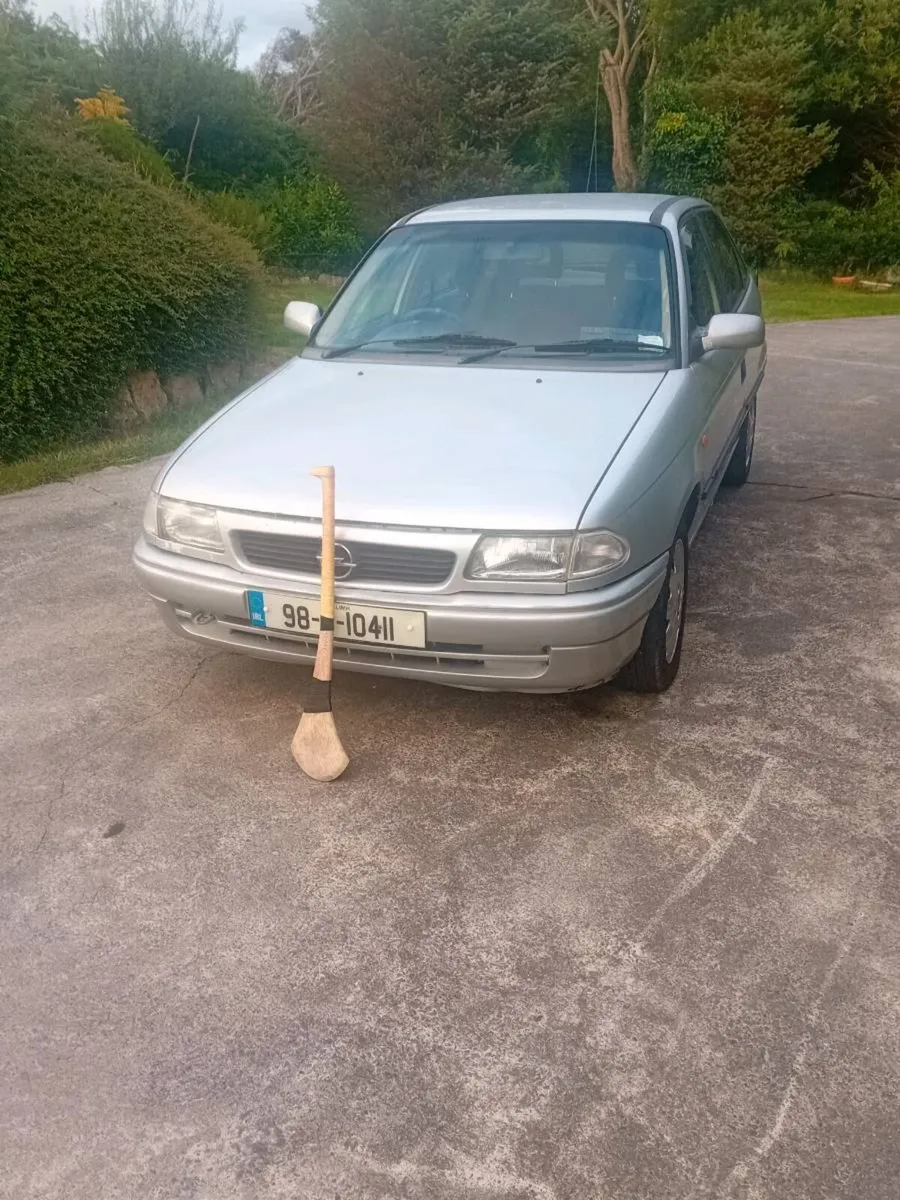 1998 Astra Auto With Disabled Driver Hand Controls - Image 2