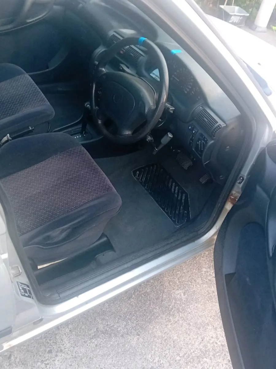 1998 Astra Auto With Disabled Driver Hand Controls - Image 4