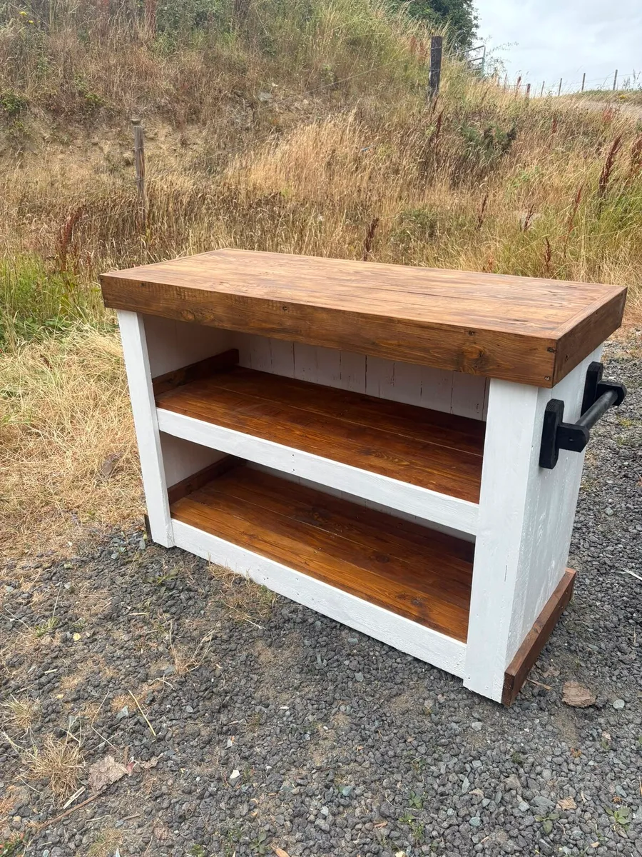 Rustic kitchen island - Image 1
