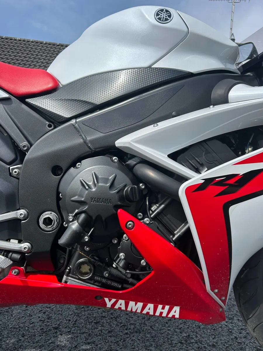 Yamaha R1 - Image 4