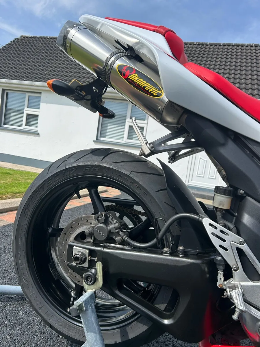 Yamaha R1 - Image 2