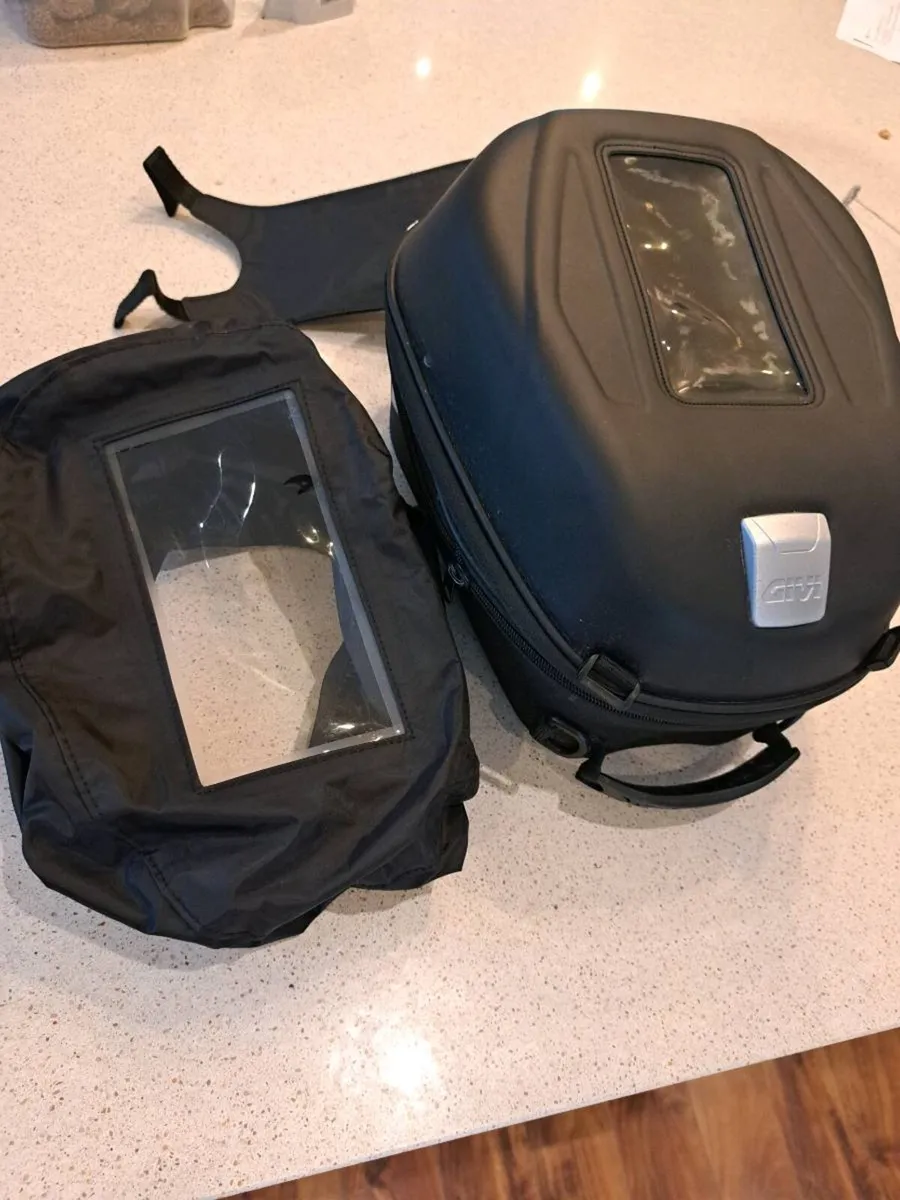 Givi tank bag tanklock - Image 1