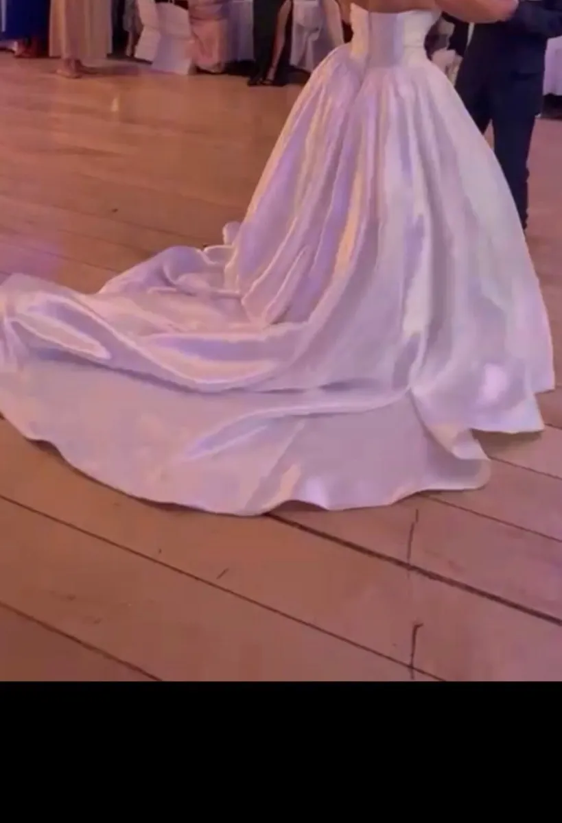 Wedding dress fits size 10-14 - Image 1