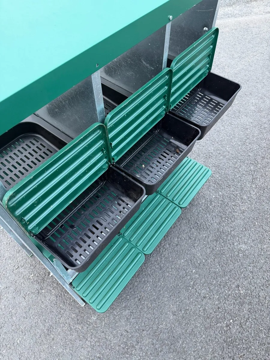 Roll away laying boxes - Image 4