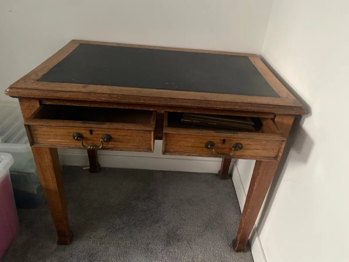 Antique leather topped desk - Image 2