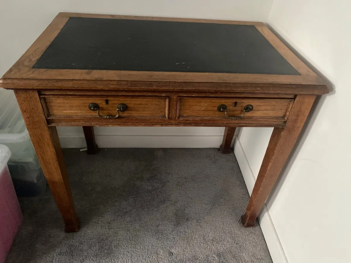 Antique leather topped desk - Image 1