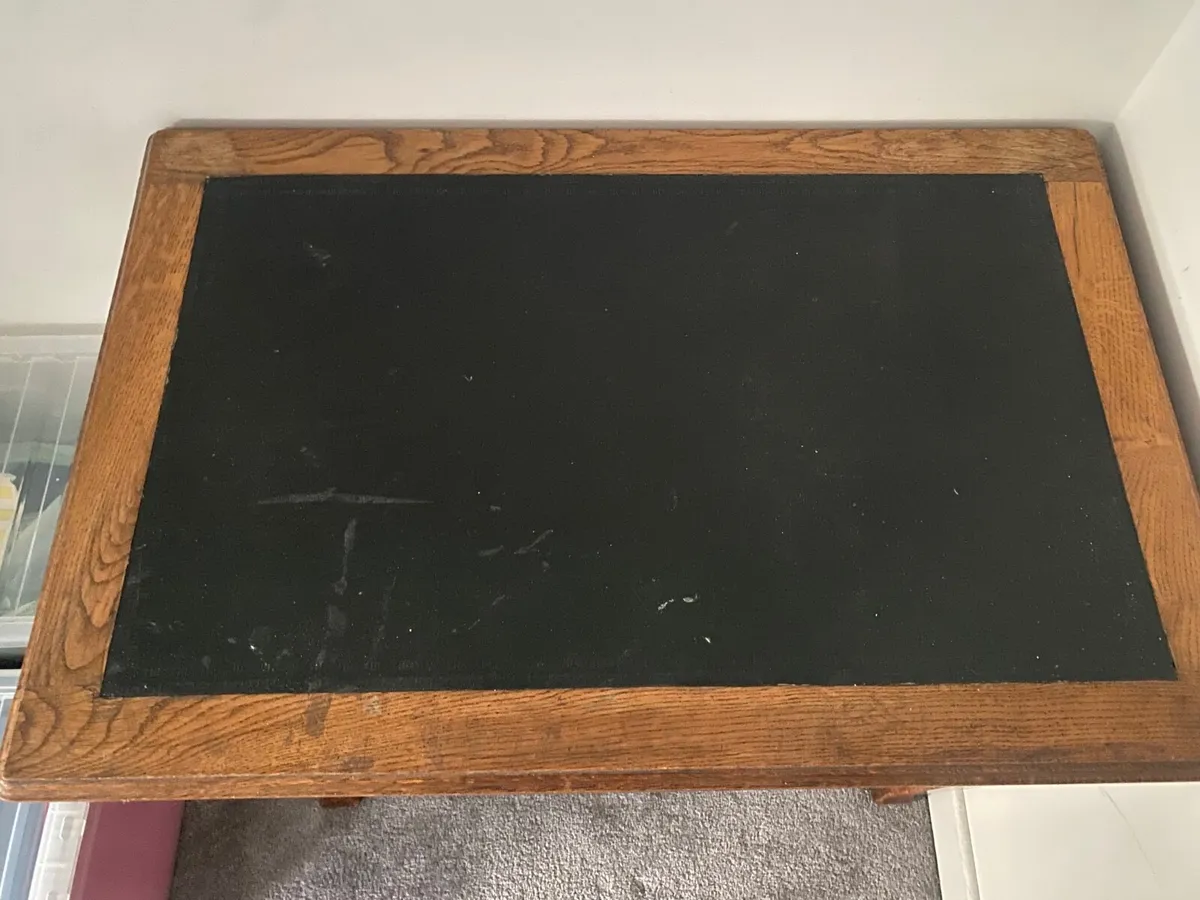 Antique leather topped desk - Image 3