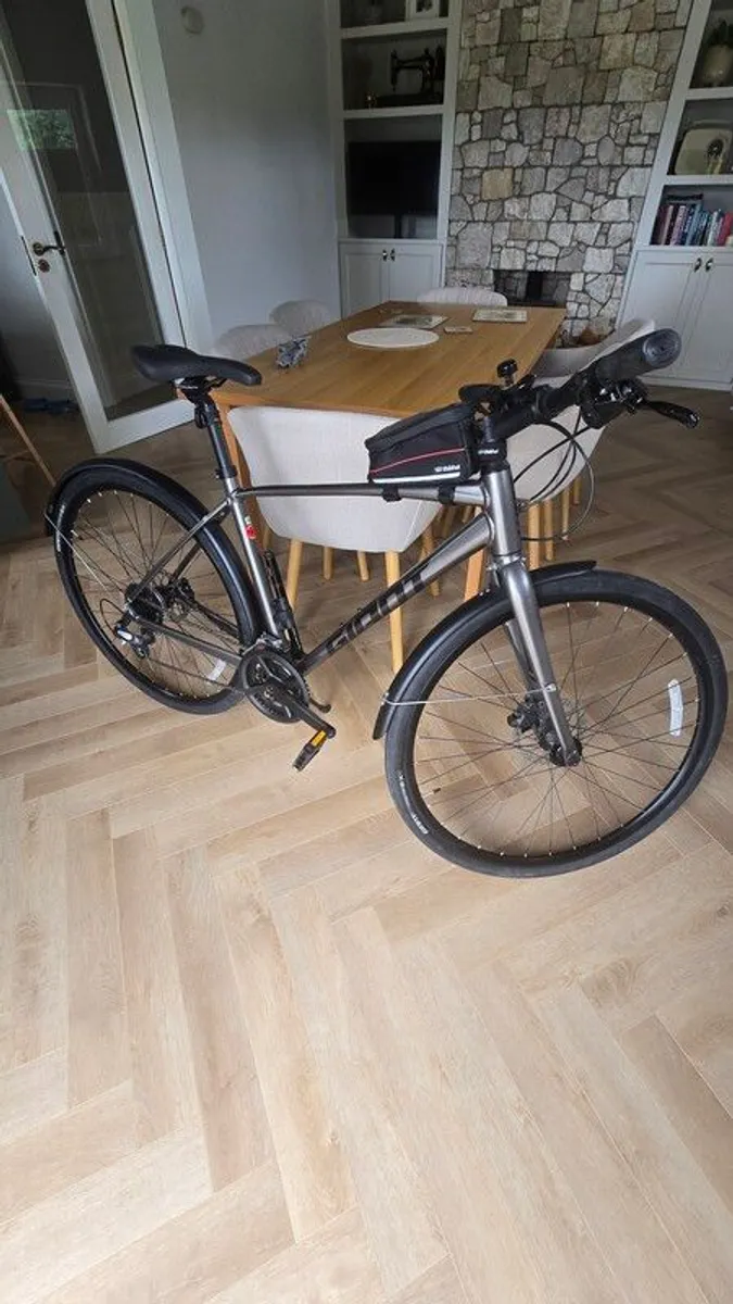 Giant  escape 2 mens hybrid bike - Image 1
