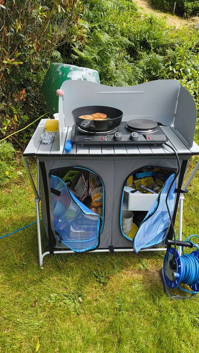 QUECHUA 6-person, 3-bedroom inflatable camping ten - Image 3