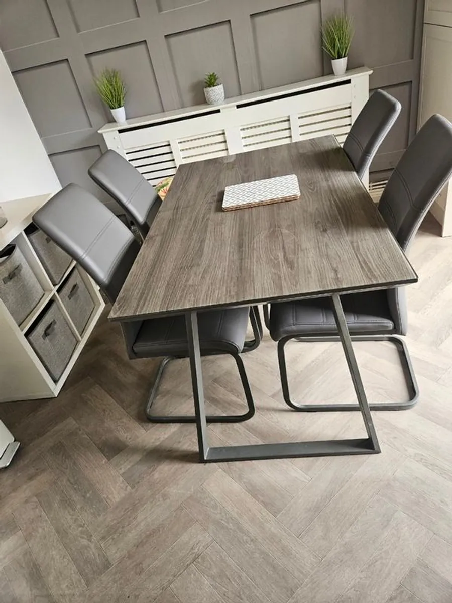 Dining table and chairs - Image 3