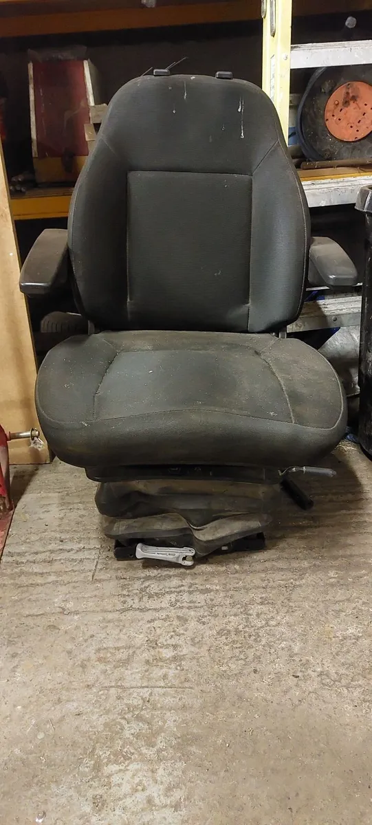 Tractor Seat - Mechanical - Image 1