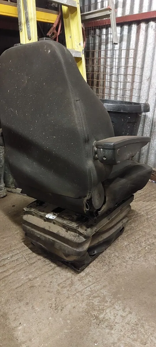 Tractor Seat - Mechanical - Image 2