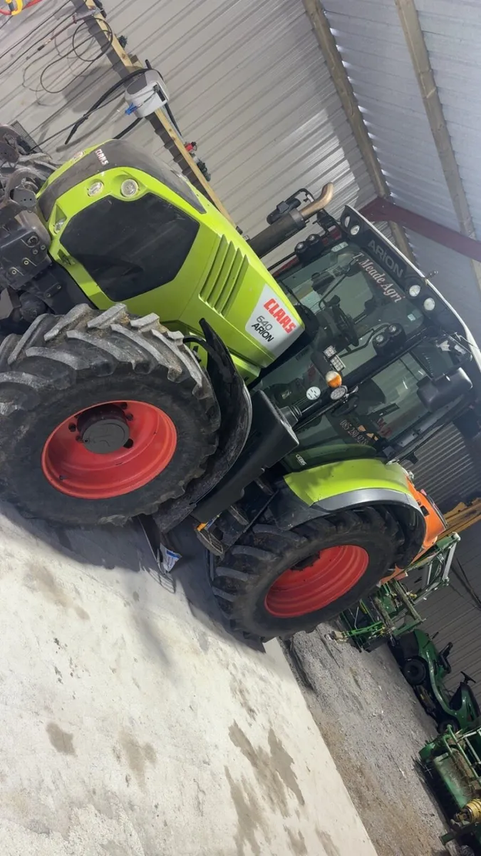 Claas Arion 640 - Image 4