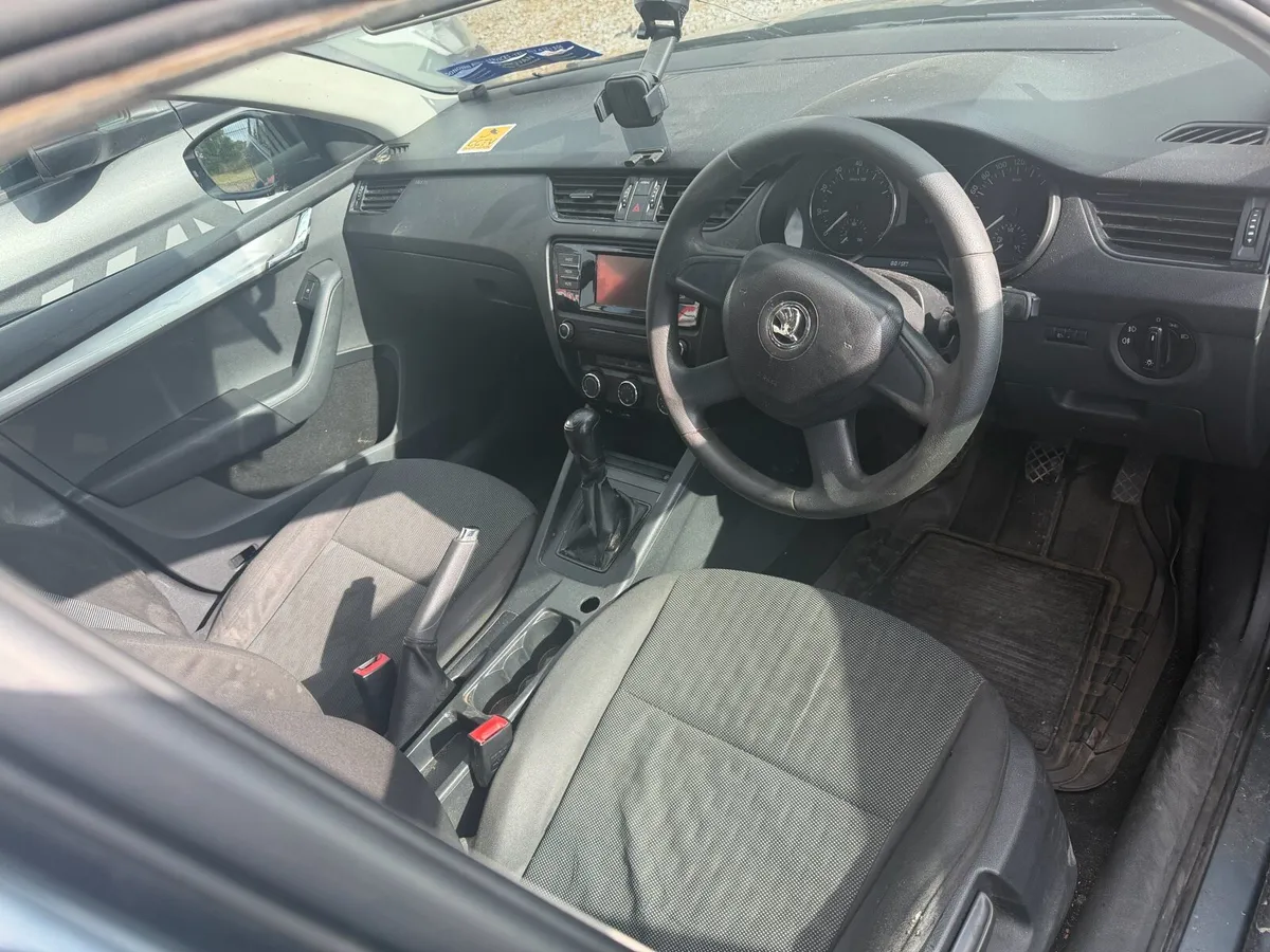 151 Octavia petrol - Image 2