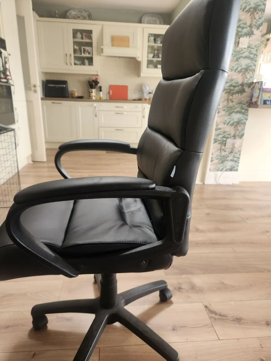 Office chair - Image 1