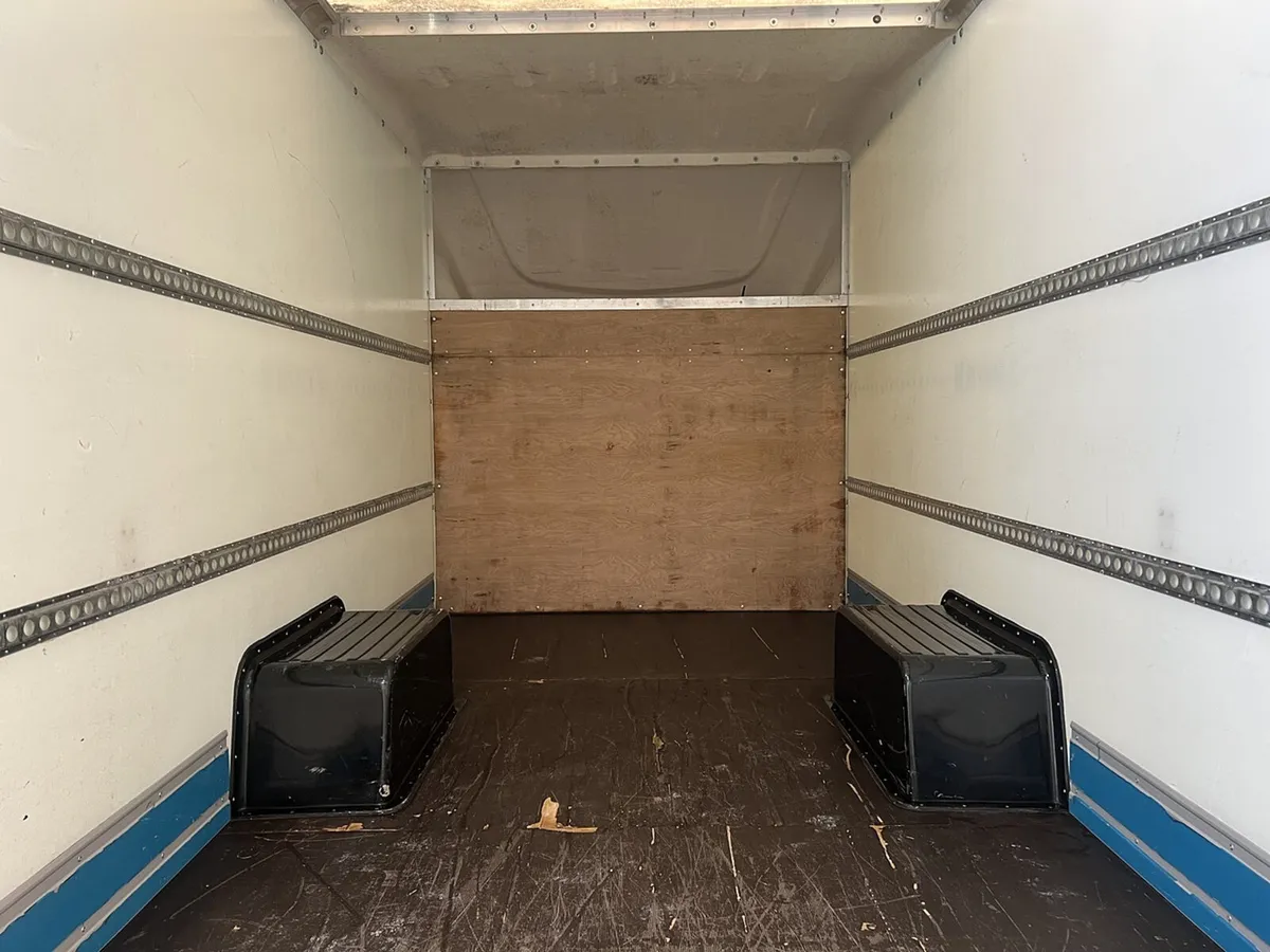 2022 Renault Trafic Luton Low Loader Van - Image 3