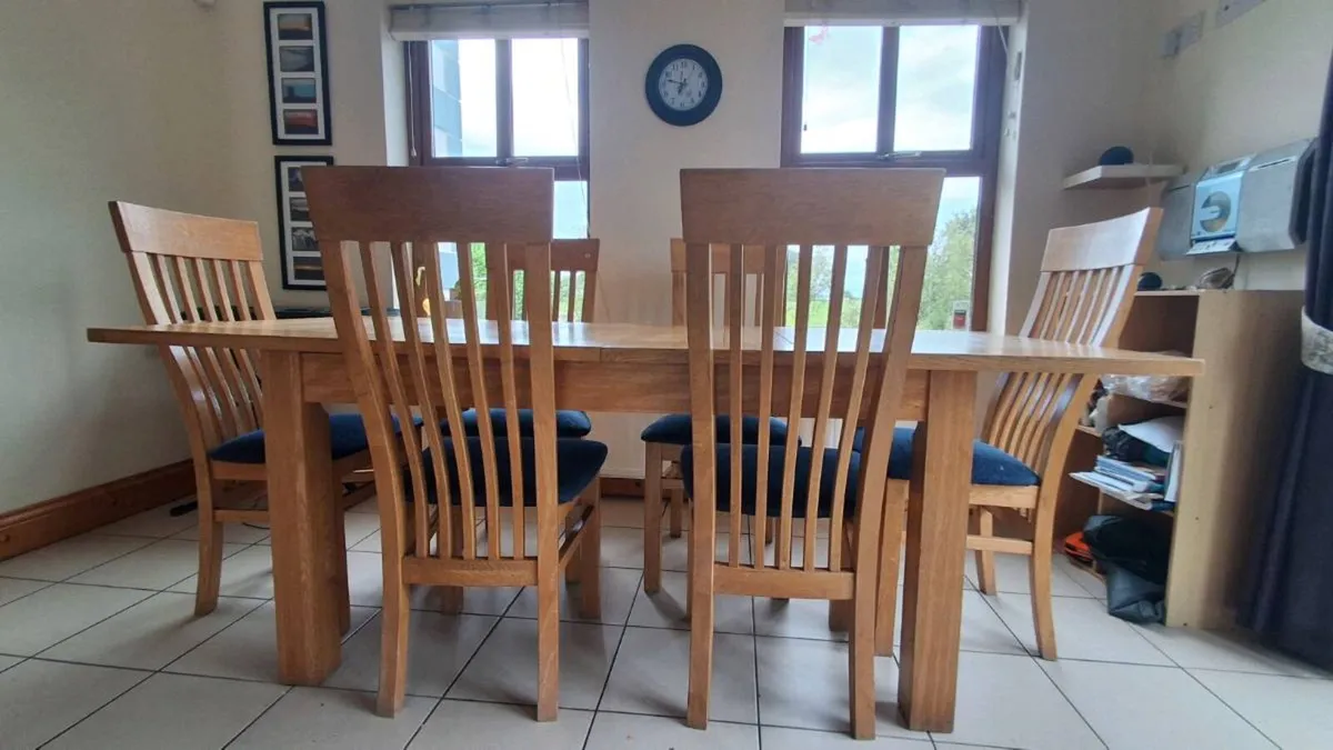 Solid wood table and chairs - Image 3