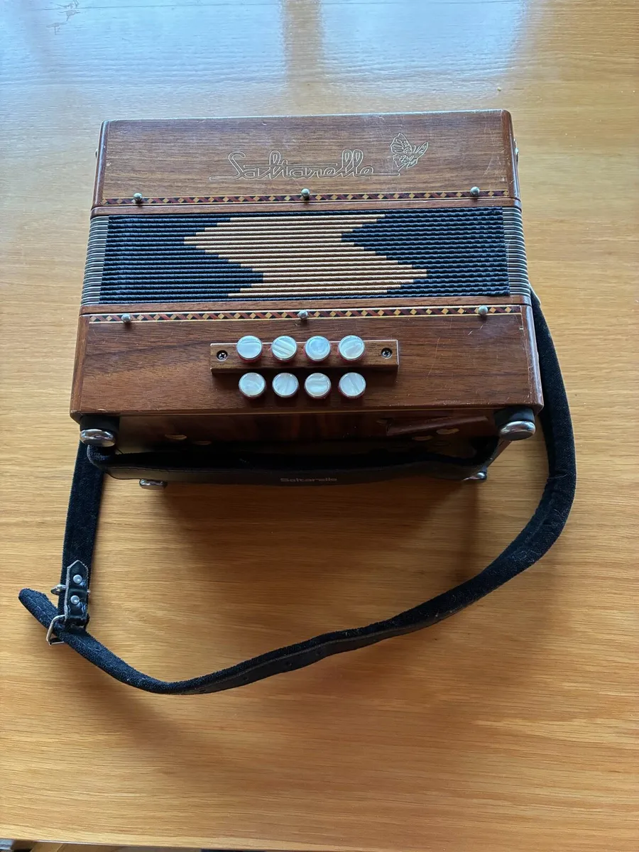 Saltarelle Accordion - Image 2