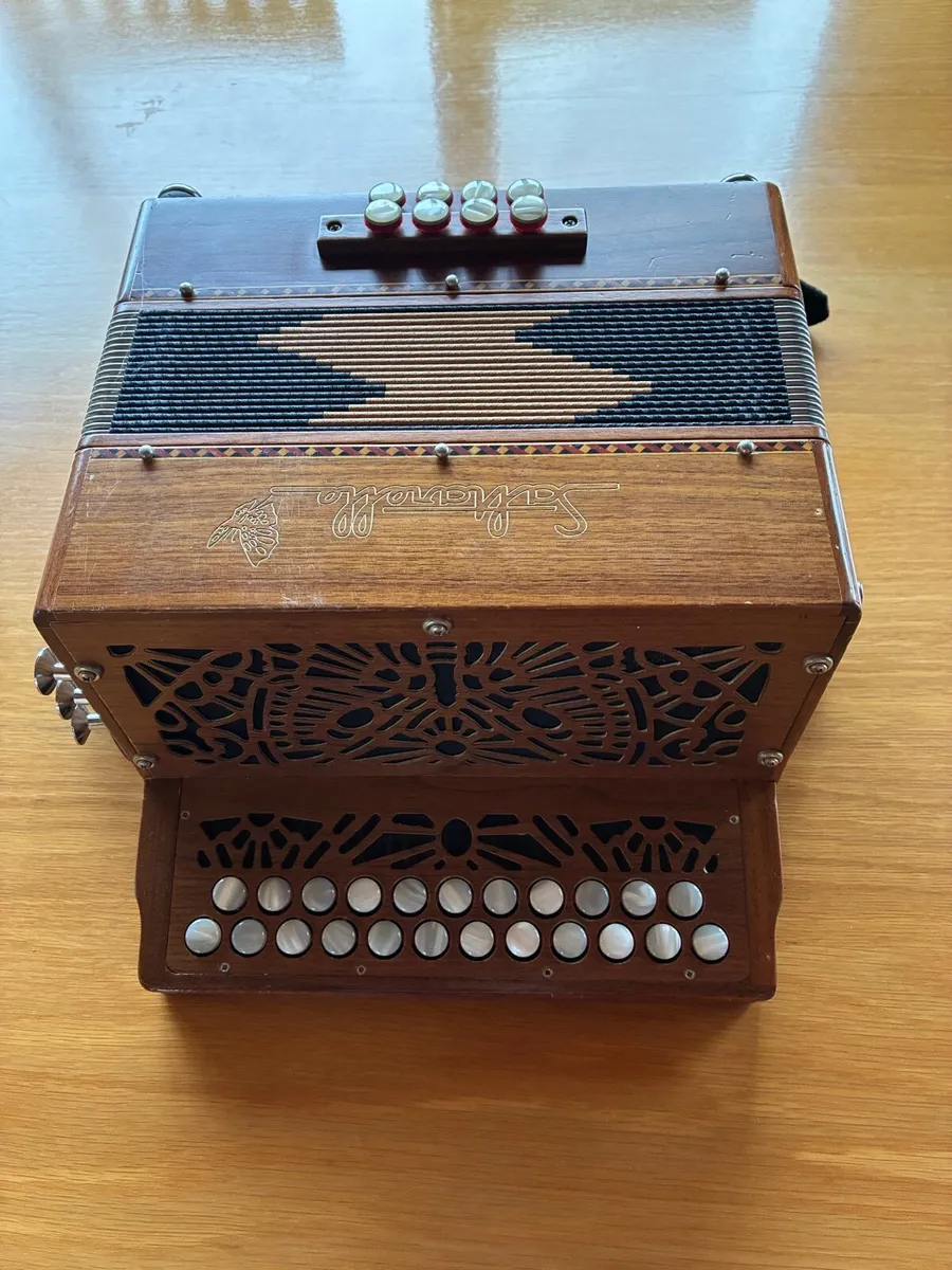 Saltarelle Accordion - Image 1