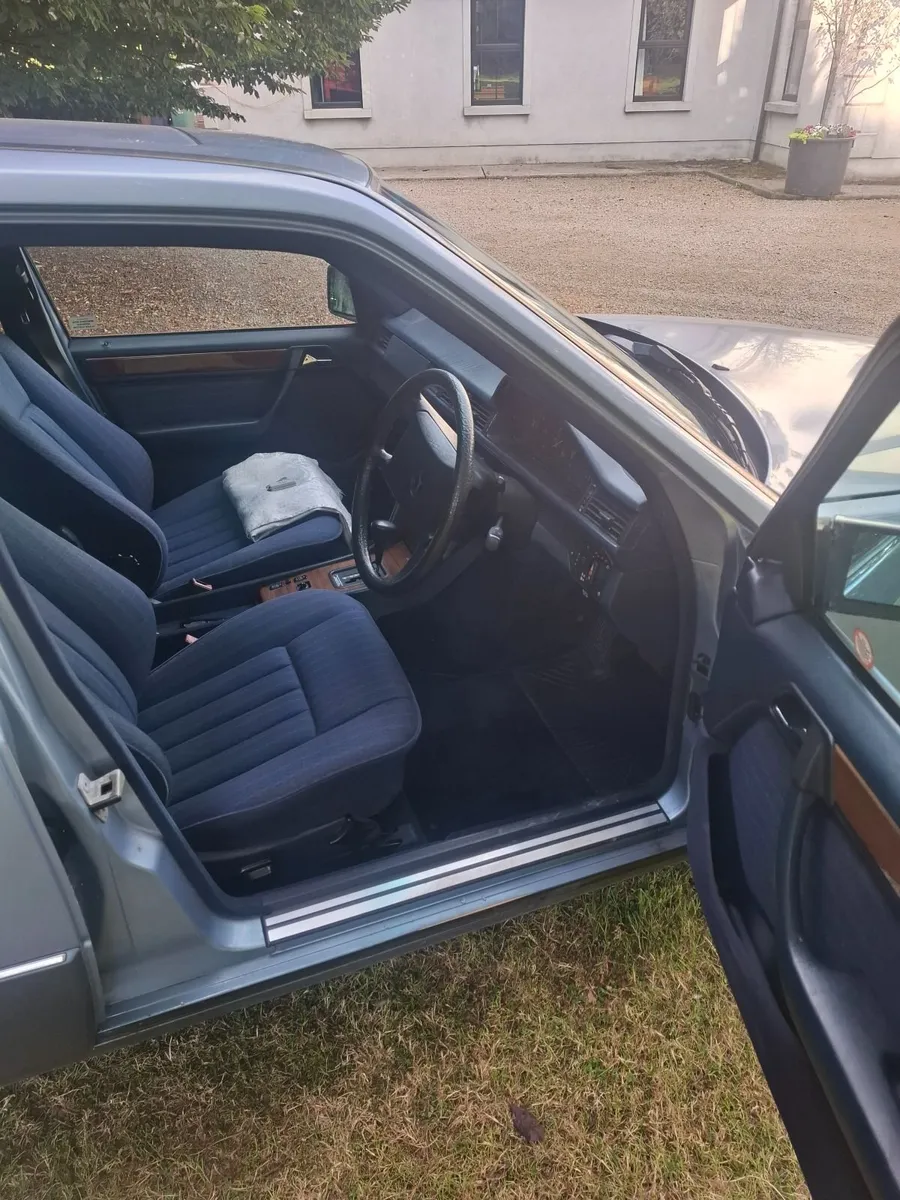 1991 E300 mercedes - Image 2
