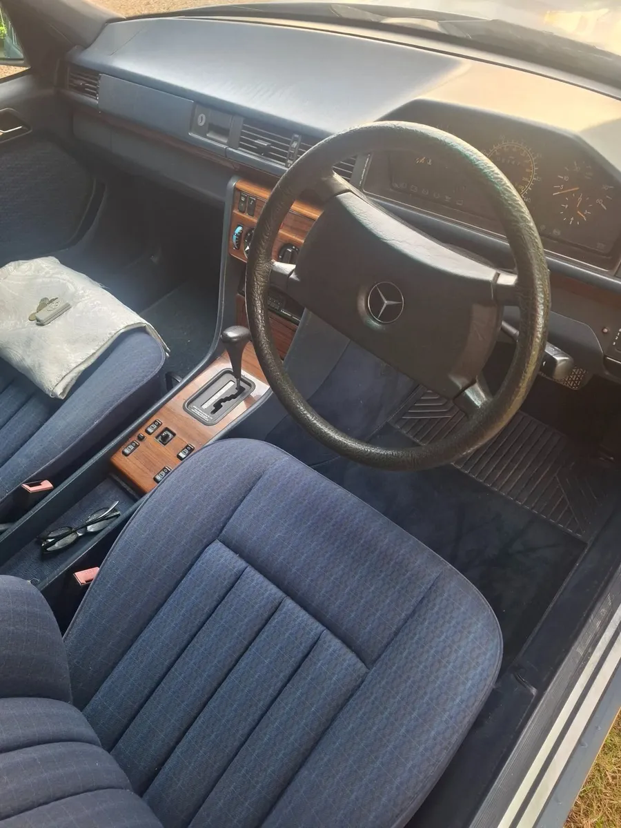 1991 E300 mercedes - Image 4