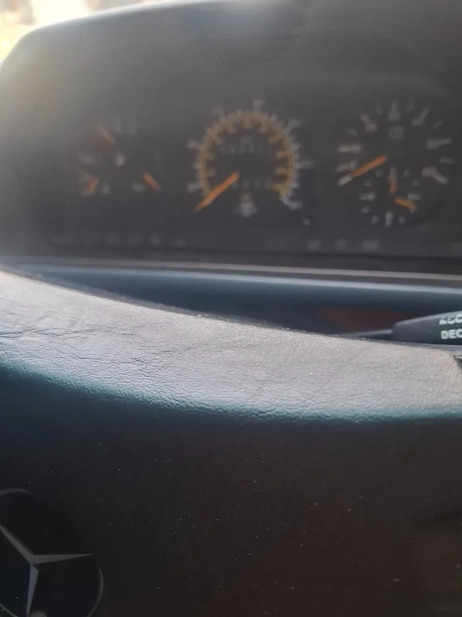 1991 E300 mercedes - Image 3