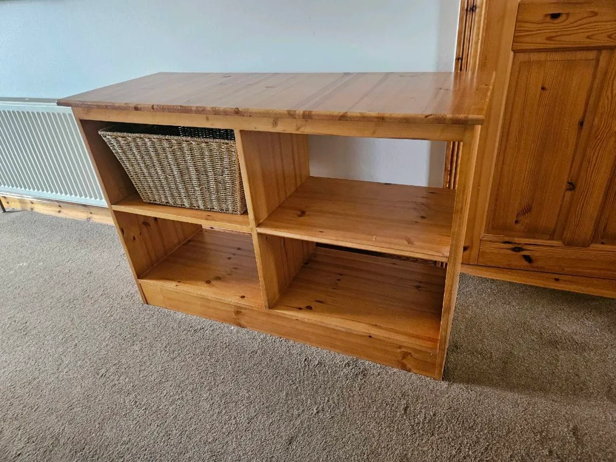 Red deal shelf - Image 1