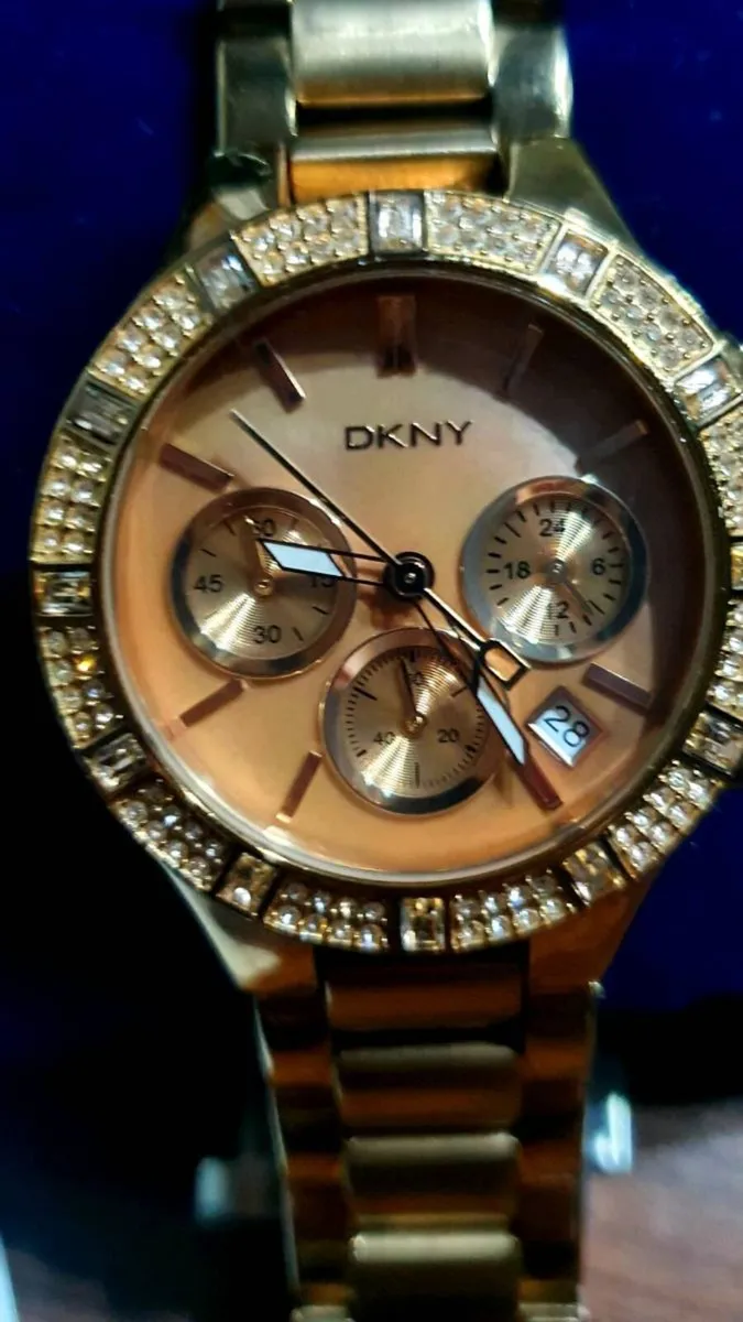 DKNY Women's watch with chronograph and date - Image 3