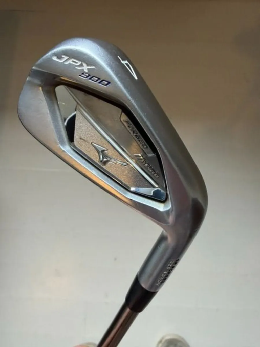 Mizuno JPX 900 4 iron - Image 1