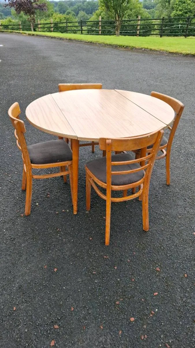 Kitchen table & 4 chairs - Image 1