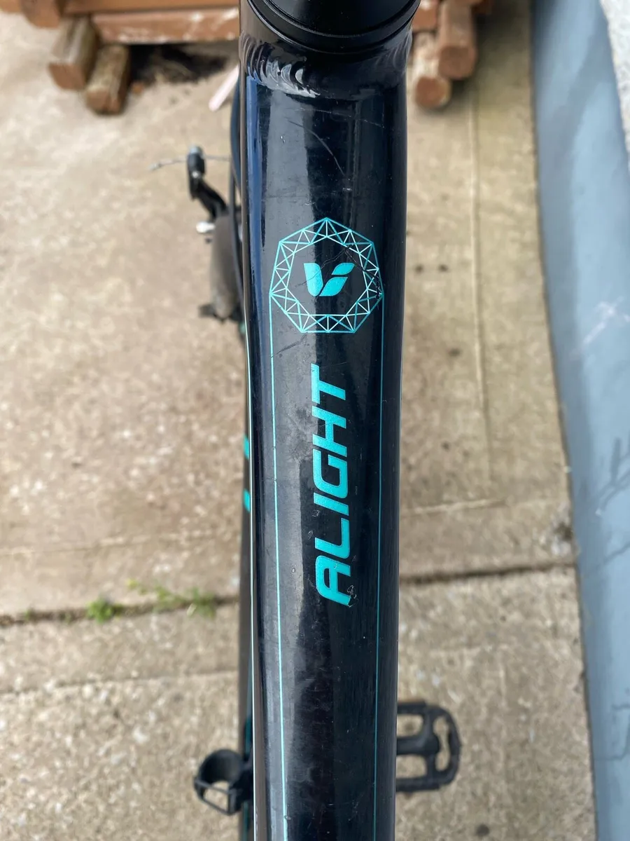 Giant Liv Alight Ladies Bike - Image 3