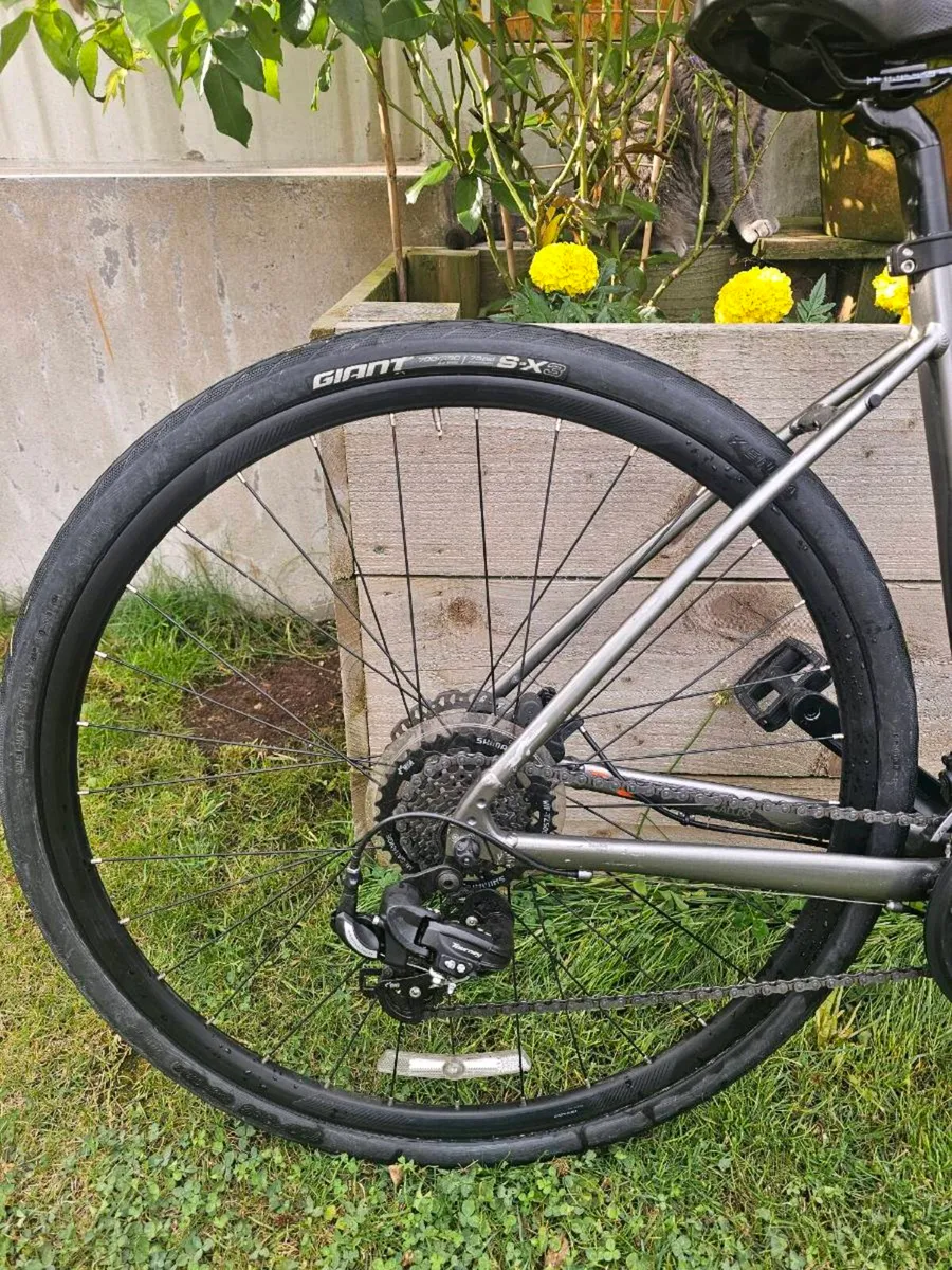 Giant Escape Disc Hybrid Excellent Condition - Image 4