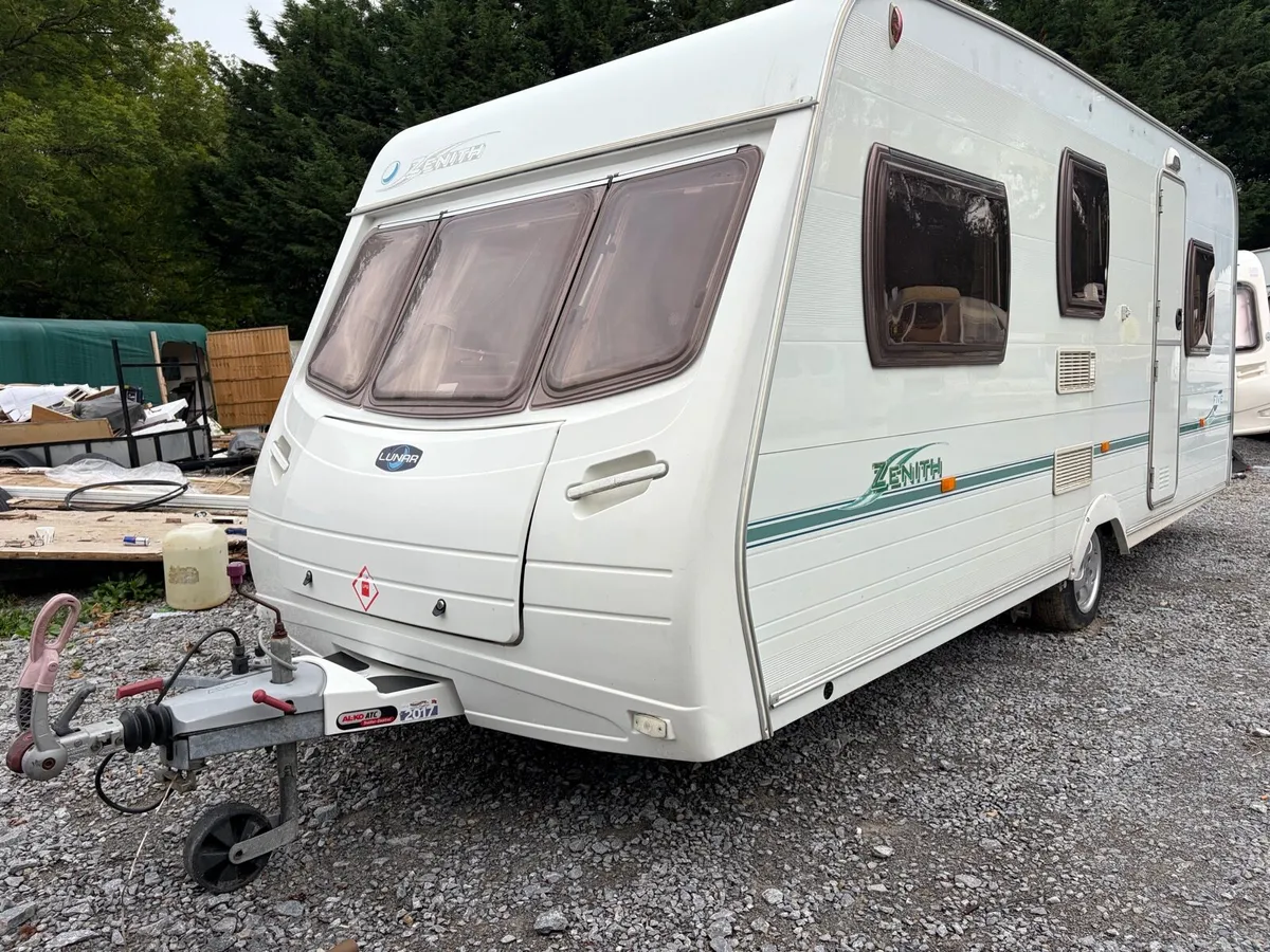 2004 lunar zenith 4/5 berth caravan - Image 1