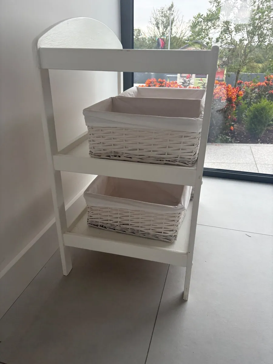 Baby changing unit with baskets - Image 3