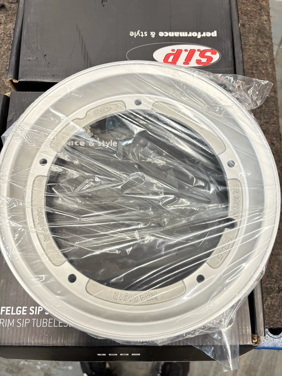Pair of Vespa SIP tubeless wheel rims PX - Image 2