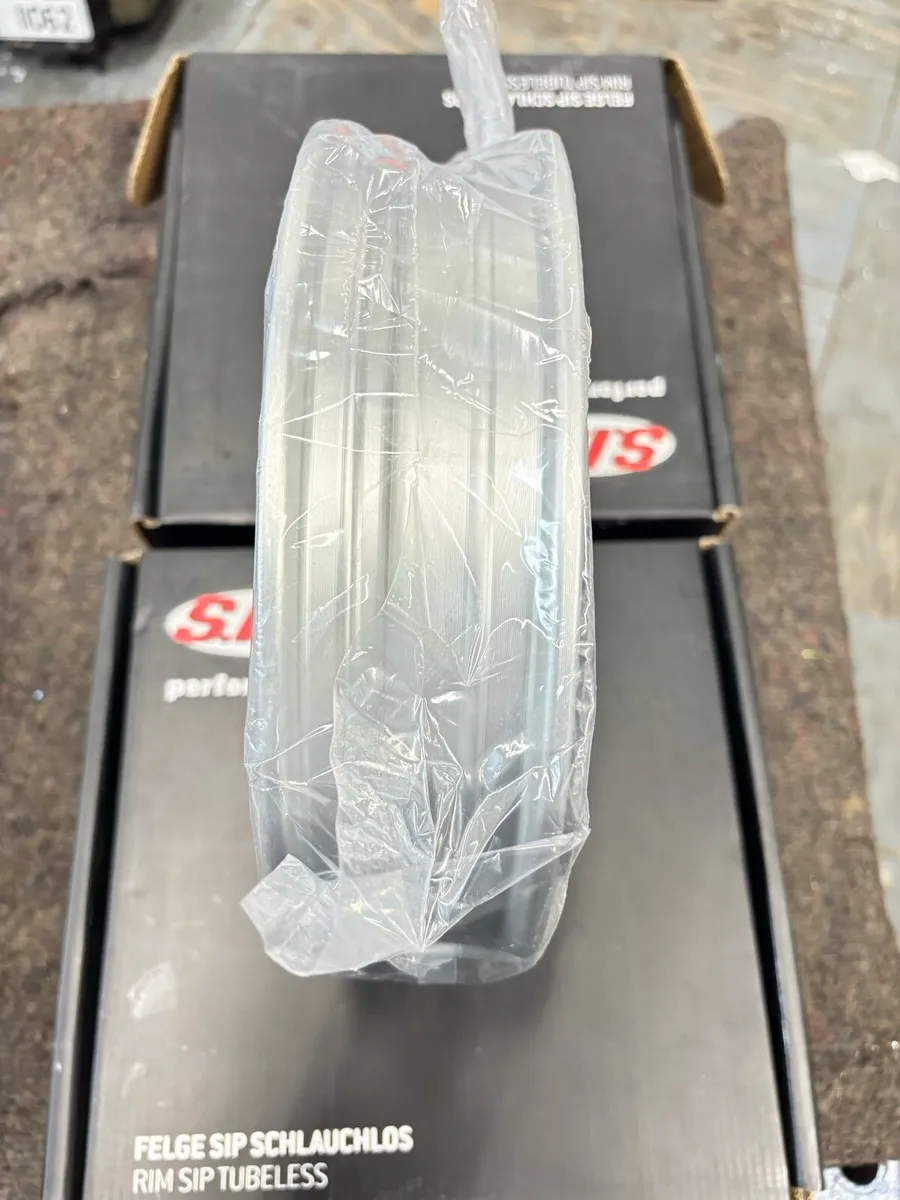 Pair of Vespa SIP tubeless wheel rims PX - Image 3