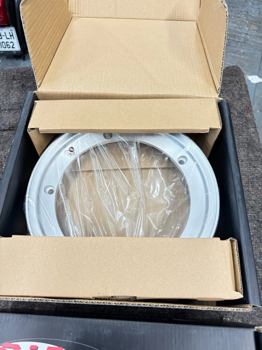 Pair of Vespa SIP tubeless wheel rims PX - Image 4