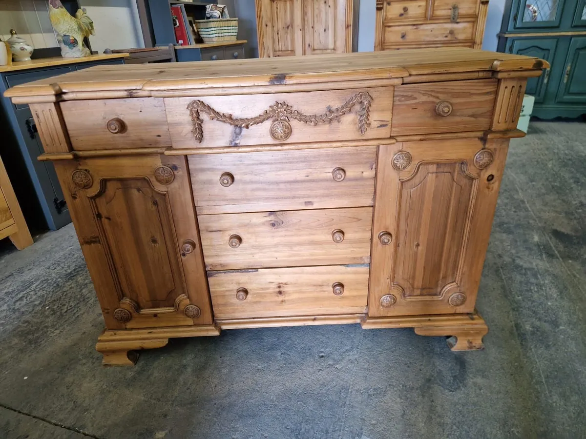 Vintage carved front pine sideboard - Image 3