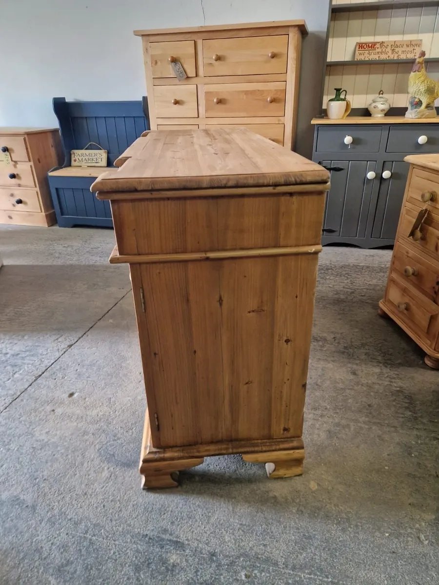 Vintage carved front pine sideboard - Image 4