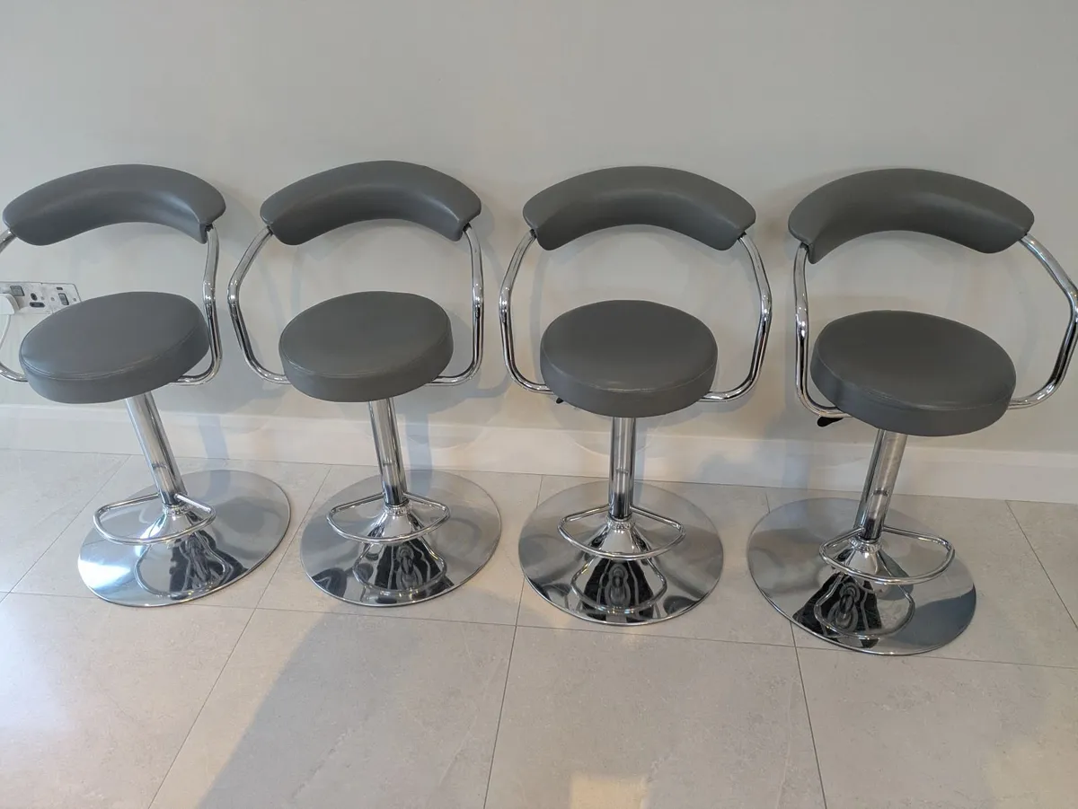 Bar stools  - Gas lift - Image 1