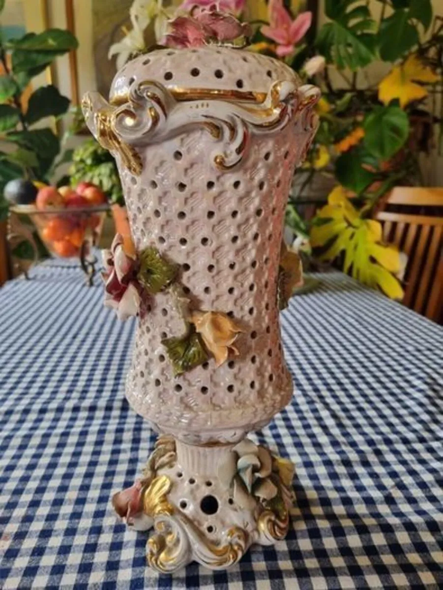 Capodimonte Italian porcelain lamp structure - Image 3