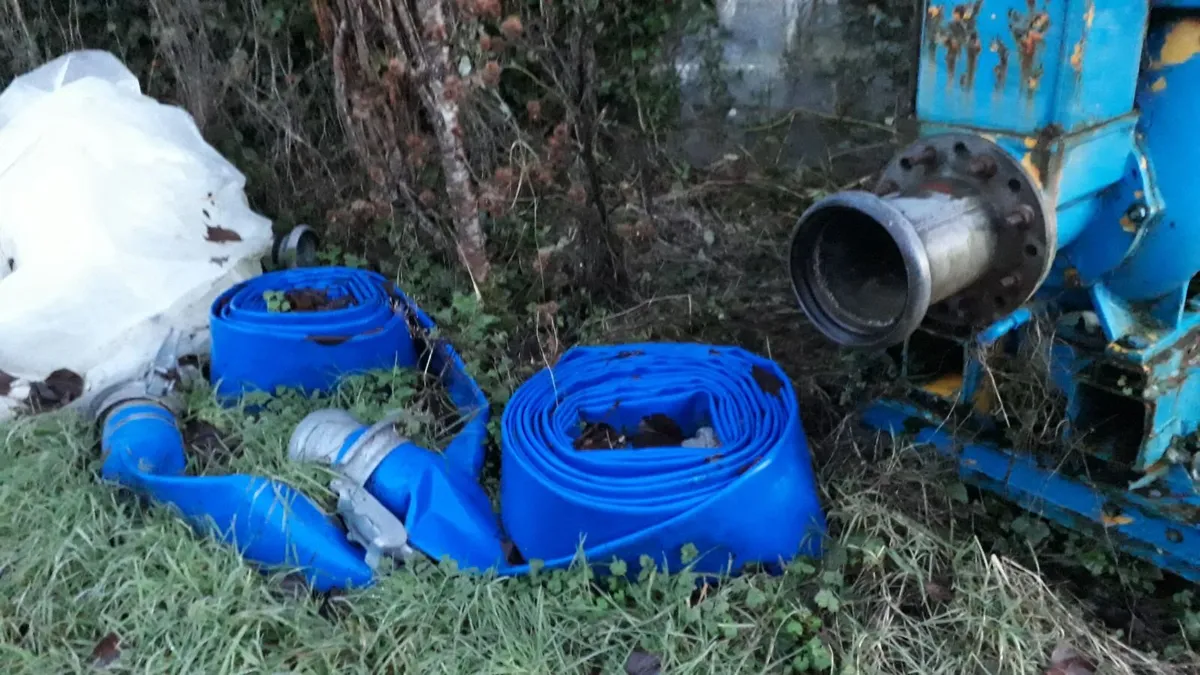 Flood pump and hose - Image 1