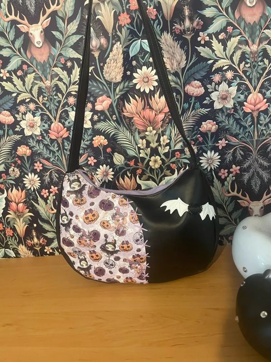 Handmade witch shoulder bag black and lilac - Image 2