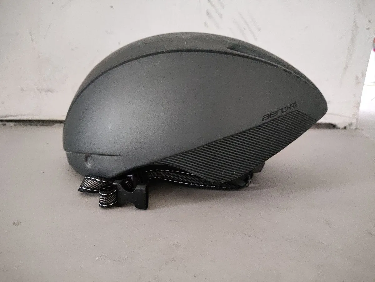 Aero bike helmet - Image 4