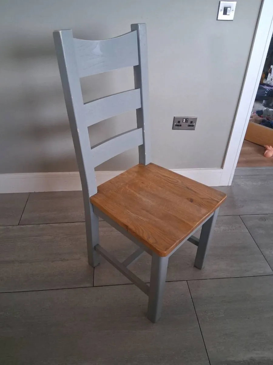 Solid wood table + 6  chairs - Image 3